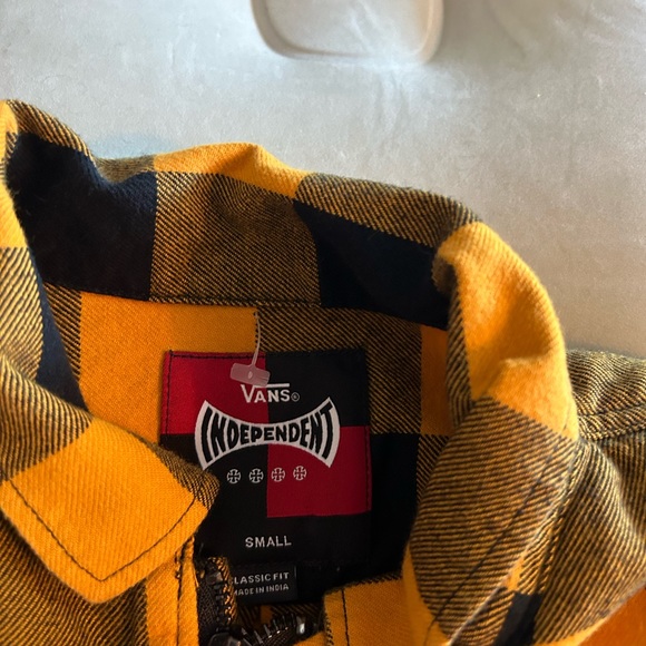 Men’s yellow plaid skate shirt - Picture 3 of 3